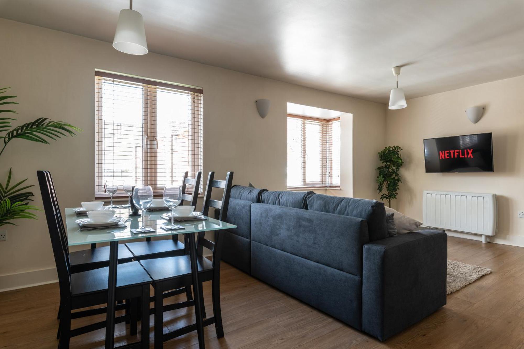 Spacious 2Br Flat - 2 Free Parking Spaces - Near Lgw Airport Crawley  Eksteriør billede
